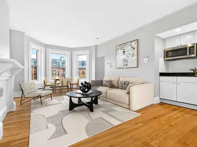 $2,850 | 226 Newbury Street, Unit 21, Boston, MA 02116