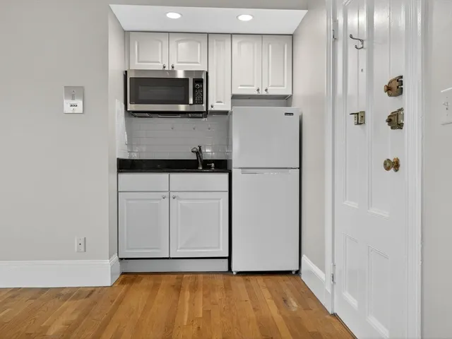$2,850 | 226 Newbury Street, Unit 21, Boston, MA 02116