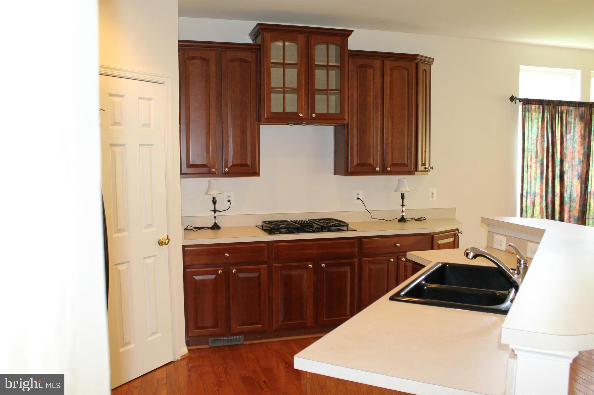 8041 Towering Oak Way Manassas, VA 20111 - Photo 4 of 28 Kitchen