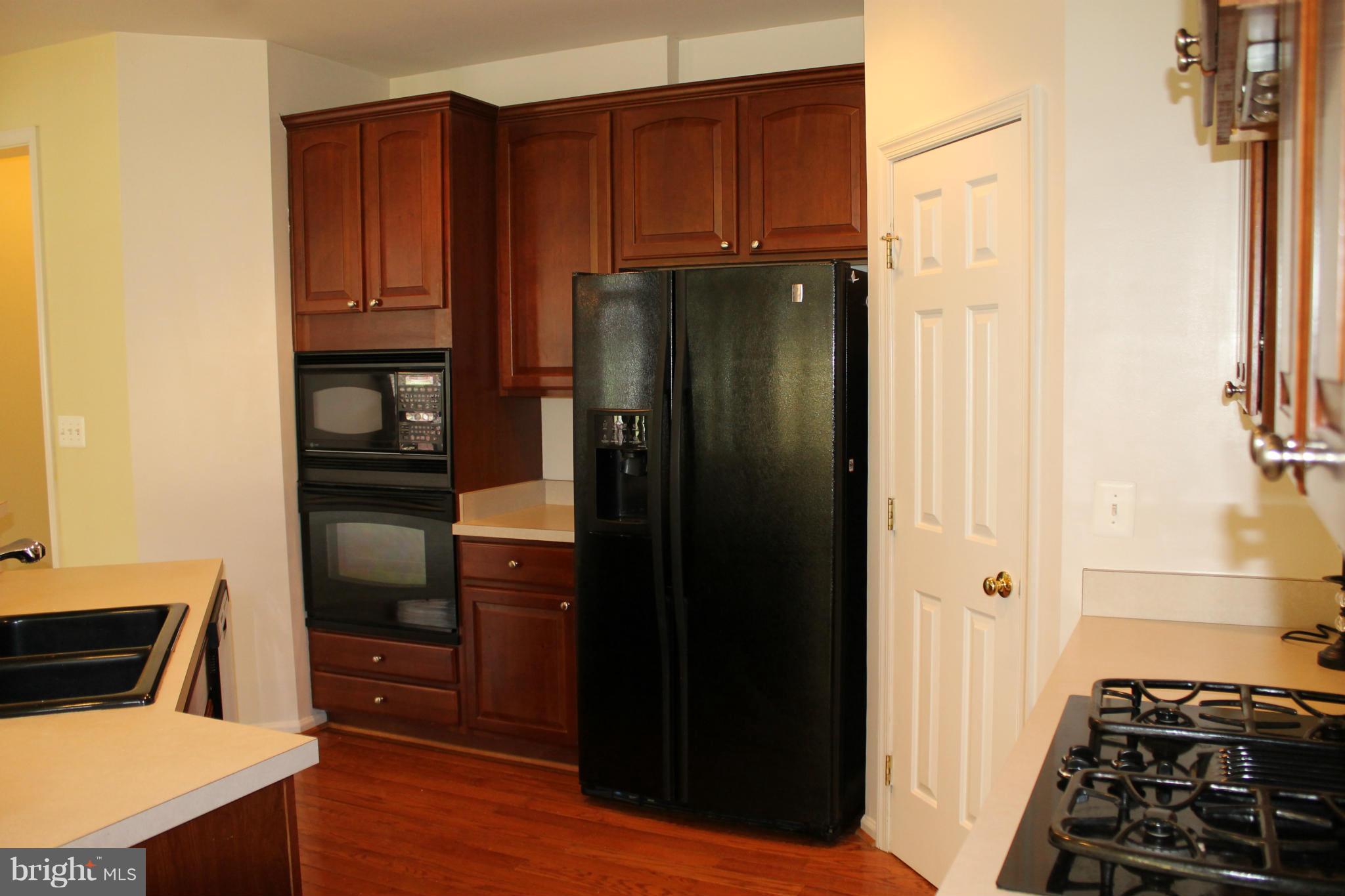 8041 Towering Oak Way Manassas, VA 20111 - Photo 5 of 28 Kitchen
