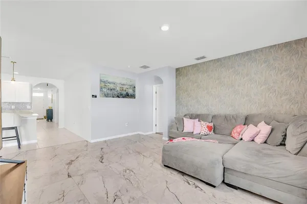 $320,000 | 163 Auburn Grv Boulevard, Auburndale, FL 33823