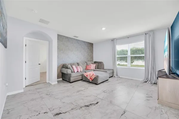 $320,000 | 163 Auburn Grv Boulevard, Auburndale, FL 33823