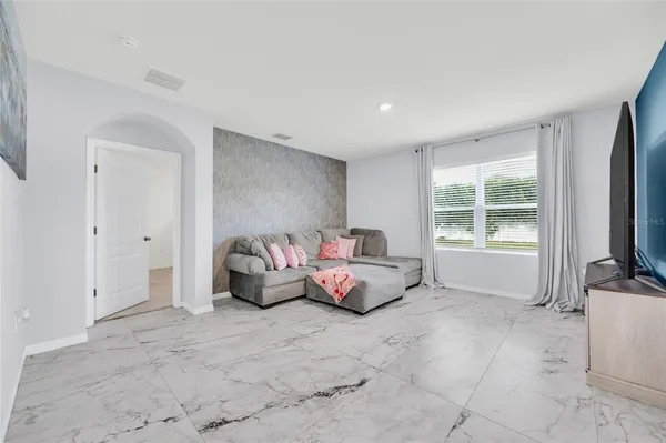 $320,000 | 163 Auburn Grv Boulevard, Auburndale, FL 33823