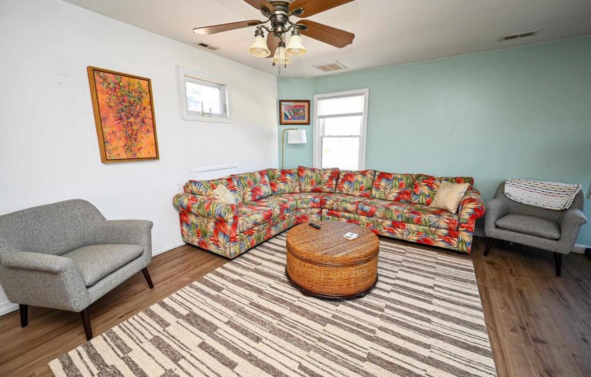 214 Sunray Road Del Haven, NJ 08251 - Photo 13 of 23 a living room with furniture