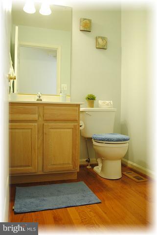 624 Dover Road Pasadena, MD 21122 - Photo 10 of 27 Powder room