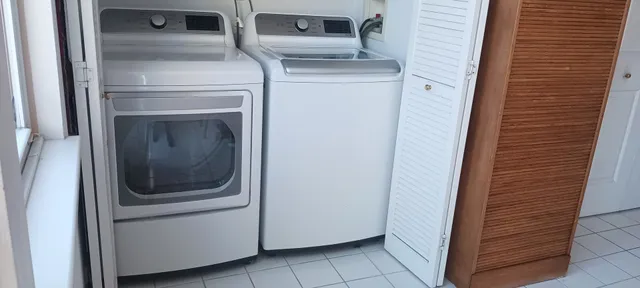 $769,000 | 4922 South Cornell Avenue, Chicago, IL 60615