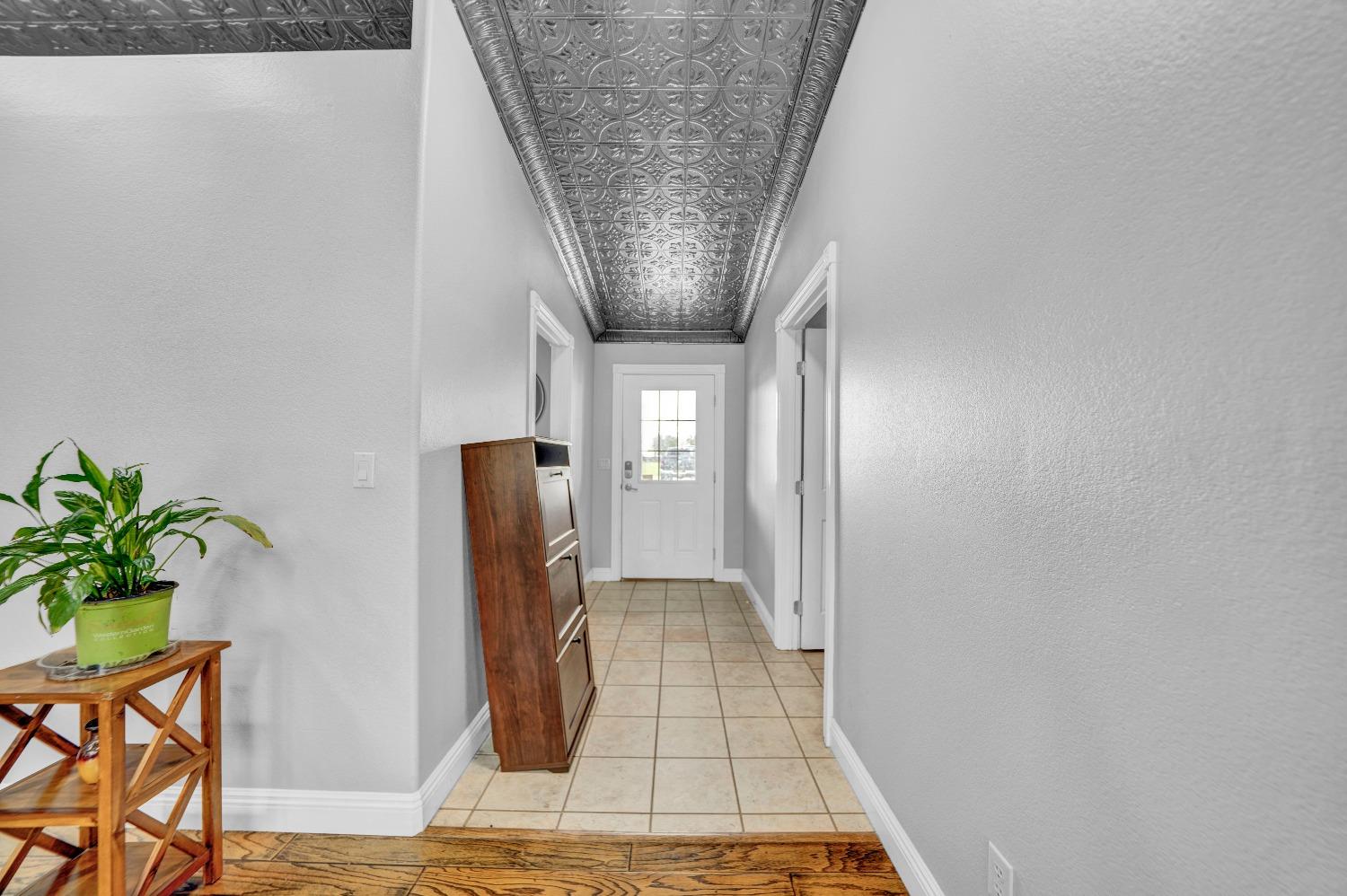 5420 East Jahant Road Galt, CA 95632 - Photo 46 of 73 a view of entryway with a potted plant