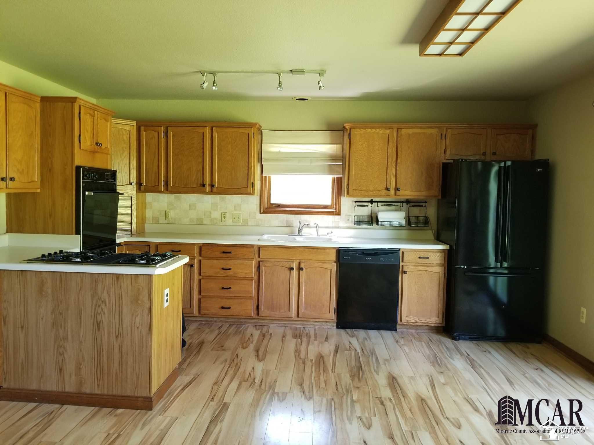 9115 Oakridge Road Temperance, MI 48182 - Photo 6 of 14