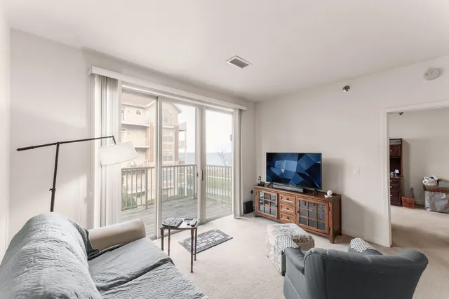 $360,000 | 4130 South Lake Drive, Unit 282, St. Francis, WI 53235