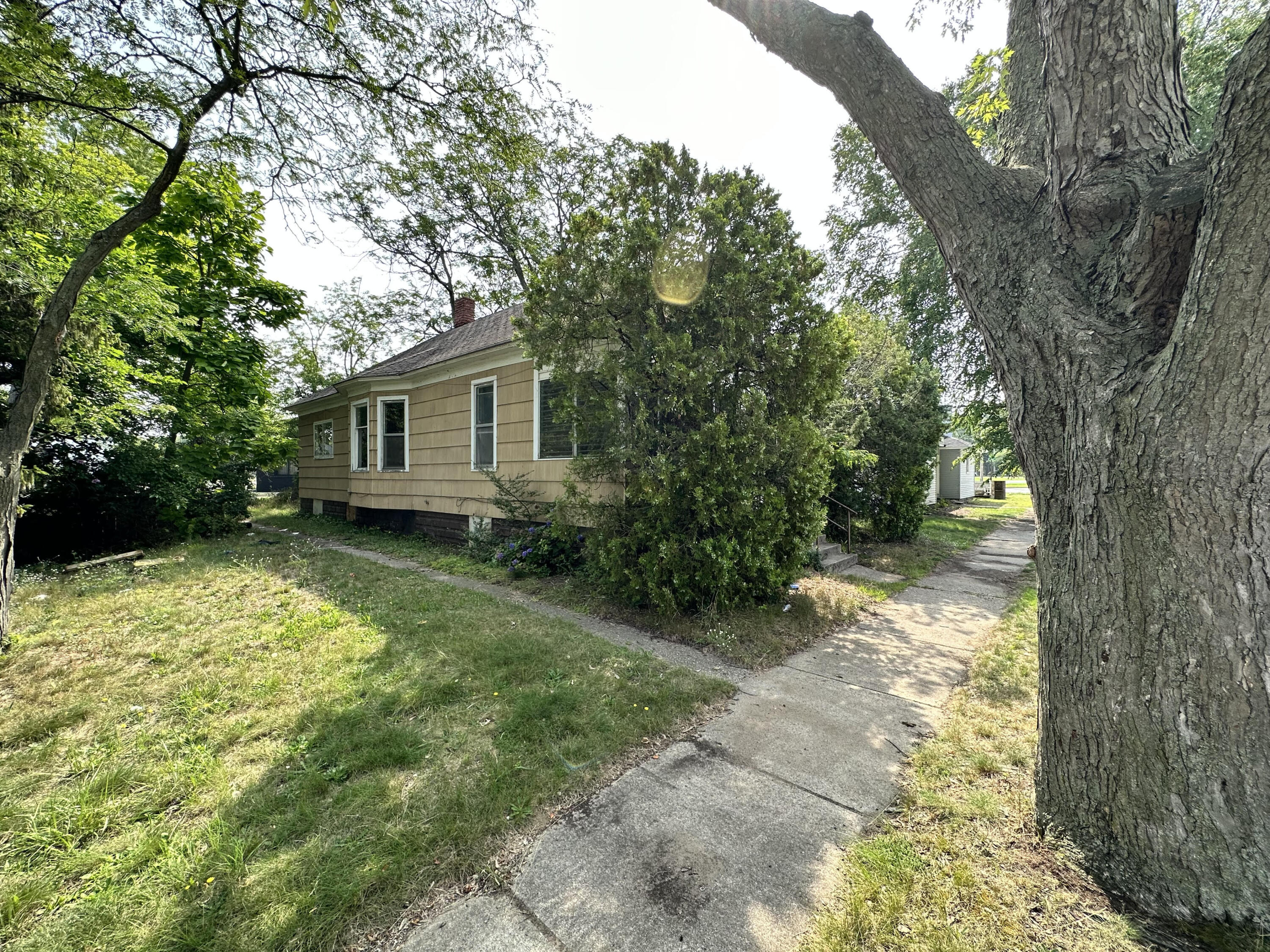1346 Spring Street Muskegon, MI 49442 - Photo 5 of 10 Spring st pic 4