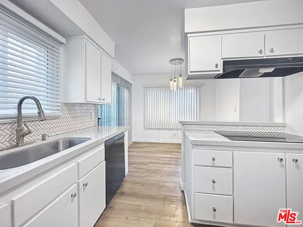 $2,995 | 817 East Nutwood Street, Unit 7, Inglewood, CA 90301