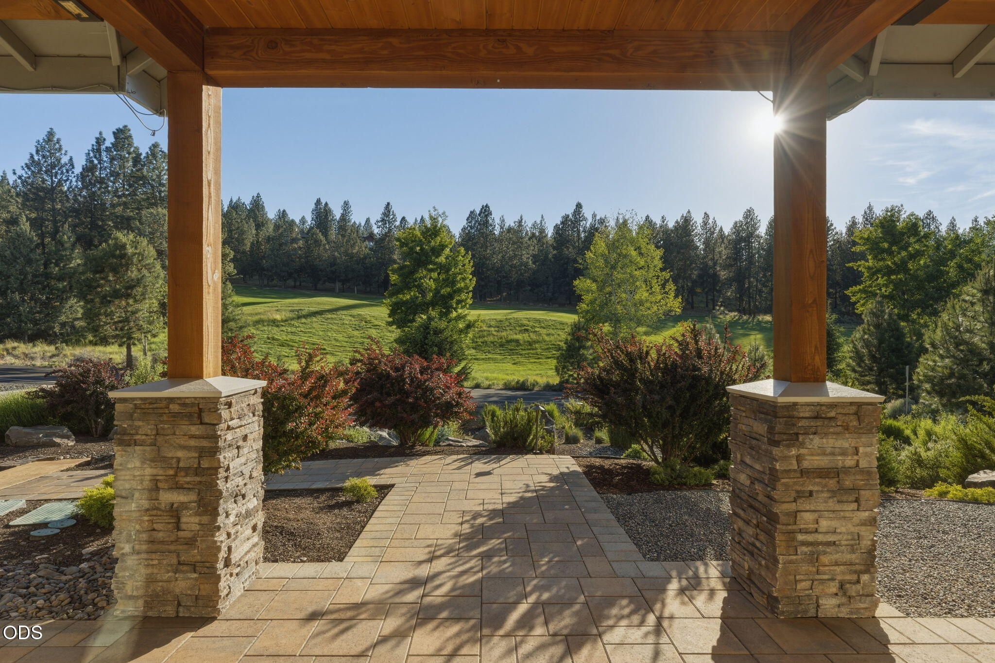 2269 Northwest Putnam Road Bend, OR 97703 - Photo 5 of 57
