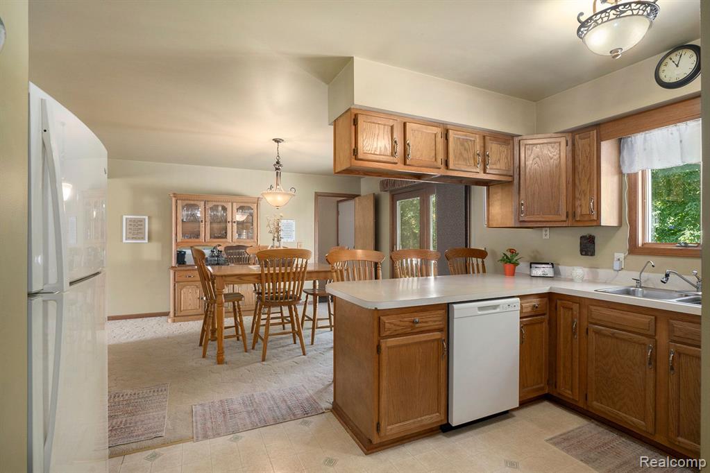 3269 North Henderson Road Davison, MI 48423 - Photo 9 of 36