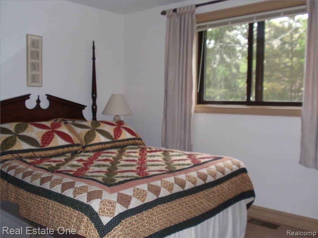 1425 Miller Road Lake Orion, MI 48362 - Photo 13 of 25 Master bedroom