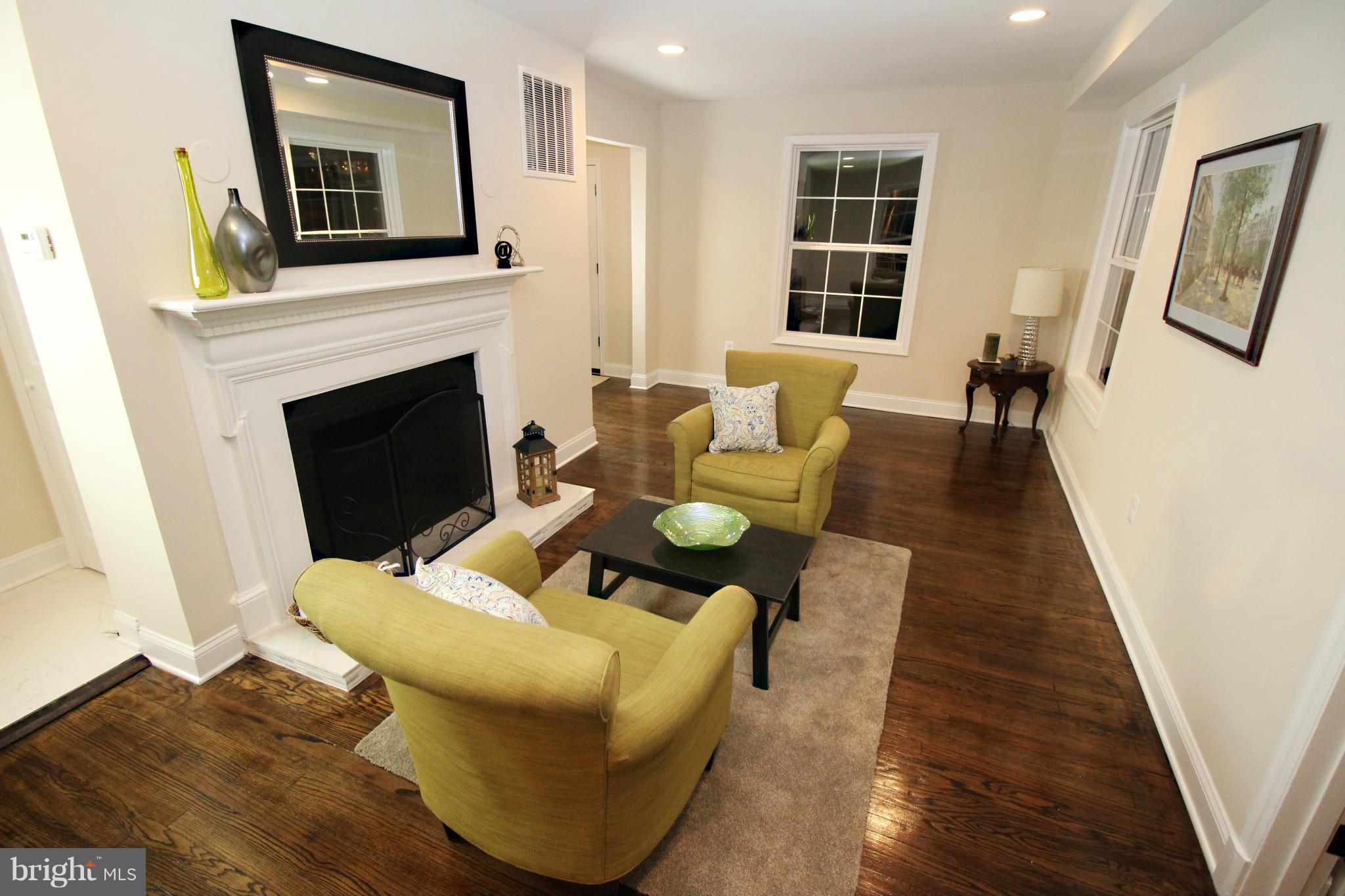 9200 Annapolis Road Lanham, MD 20706 - Photo 23 of 29 Living Room