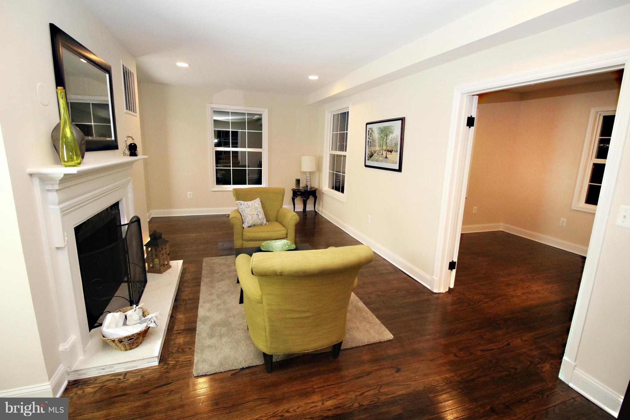 9200 Annapolis Road Lanham, MD 20706 - Photo 24 of 29 Living Room