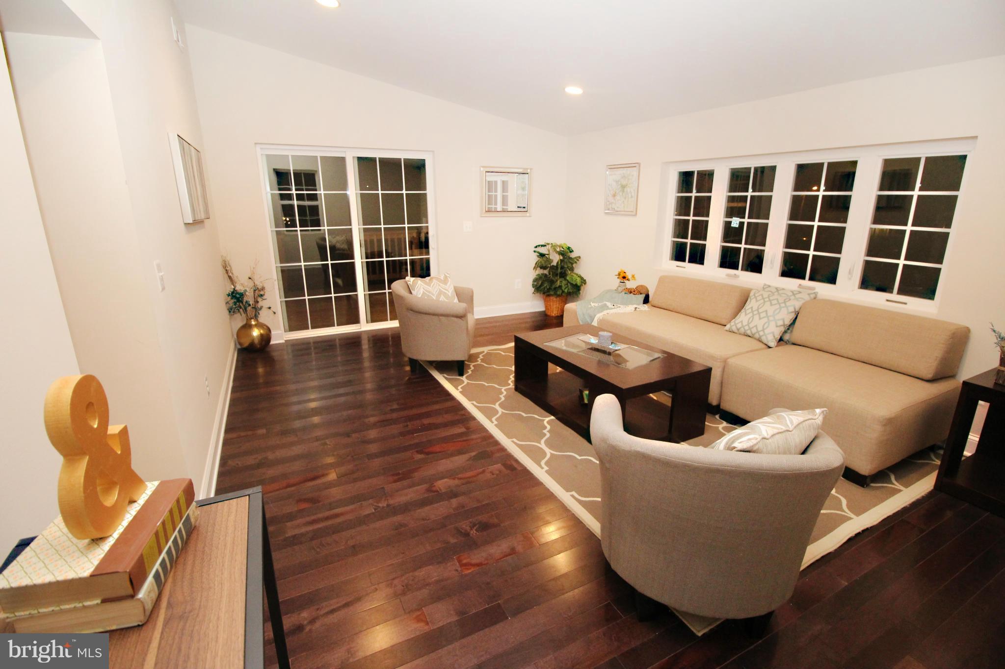 9200 Annapolis Road Lanham, MD 20706 - Photo 6 of 29 Family Room