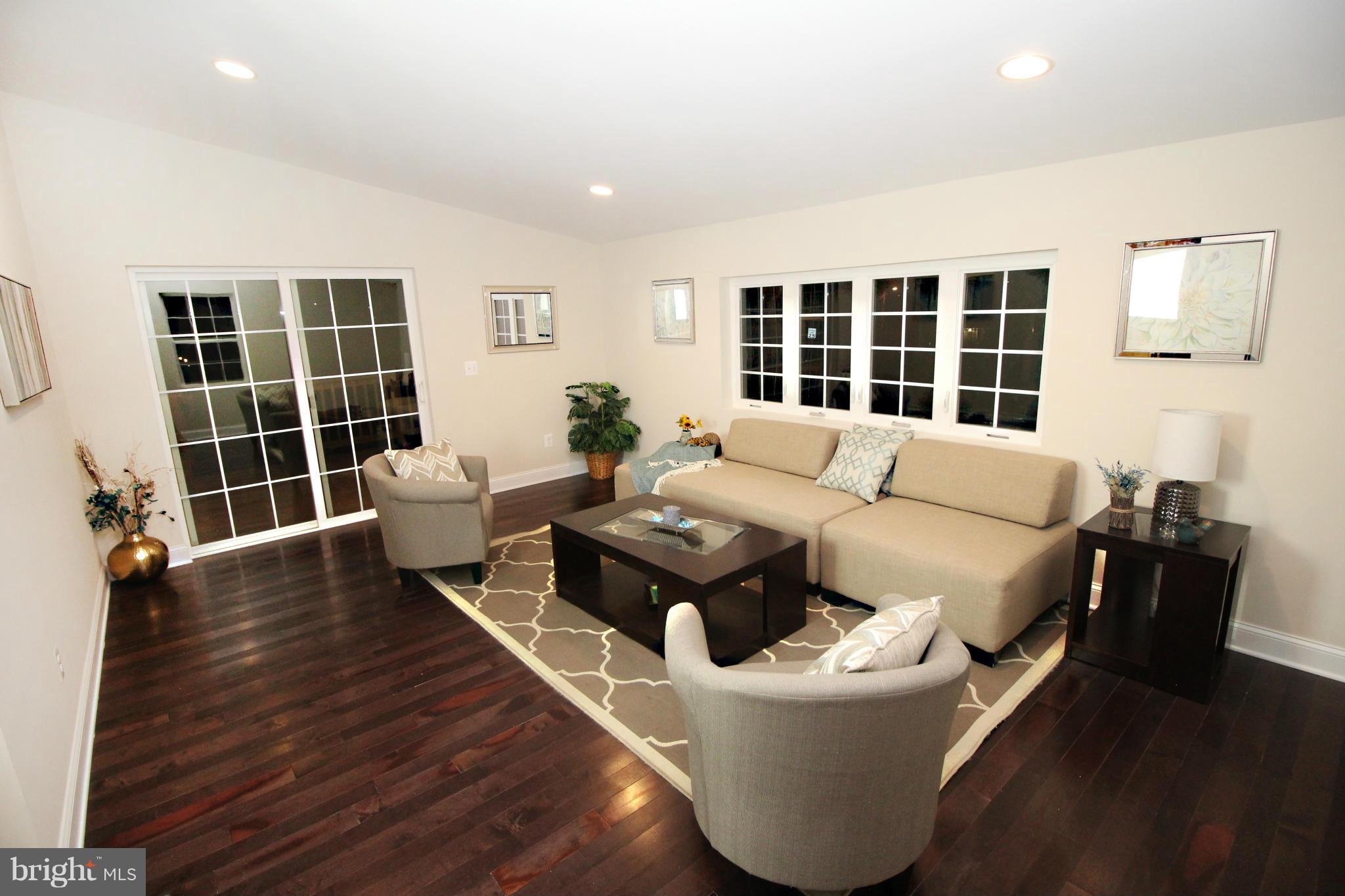 9200 Annapolis Road Lanham, MD 20706 - Photo 10 of 29 Family Room
