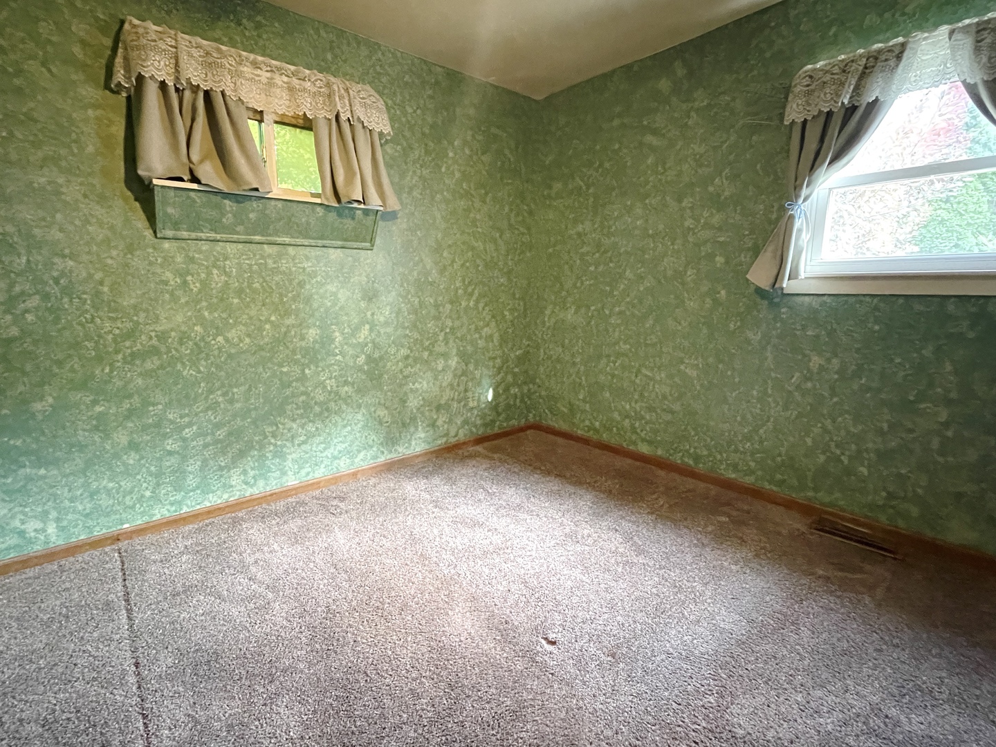 2321 Sequoit Road Waukegan, IL 60087 - Photo 6 of 15 Gallery Image 6