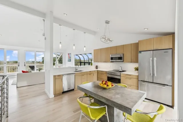 $2,388,000 | 21 South Fulton Drive, Unit 29, Montauk, NY 11954