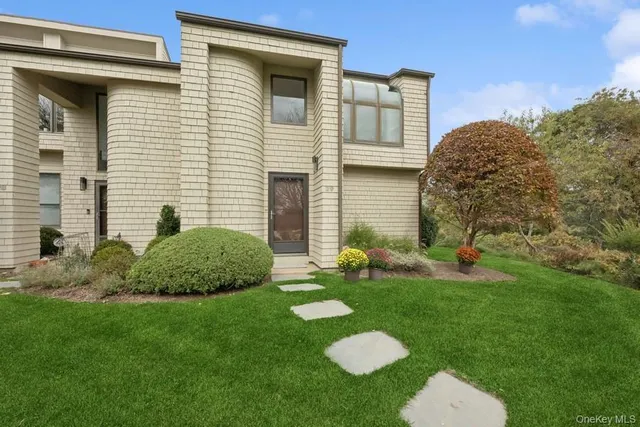 $2,388,000 | 21 South Fulton Drive, Unit 29, Montauk, NY 11954