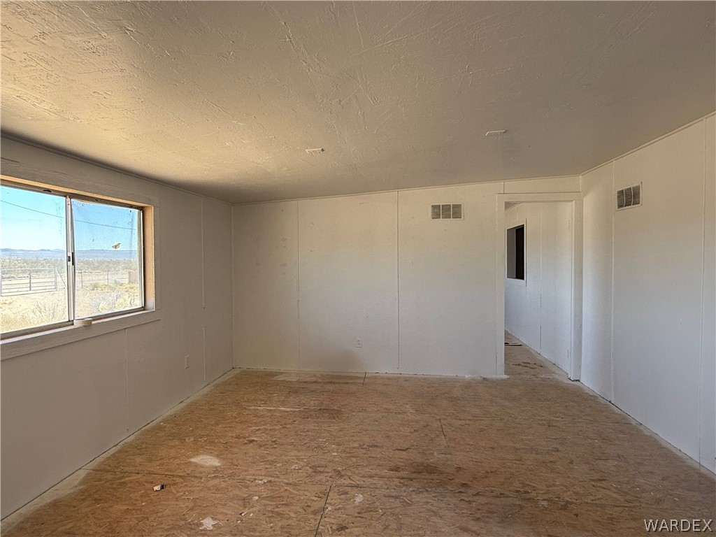 8051 7th Street Dolan Springs, AZ 86441 - Photo 10 of 65 living room