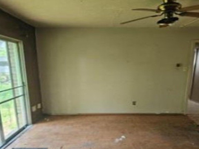 4806 Grapevine Street Houston, TX 77045 - Photo 3 of 13 an empty room with a window
