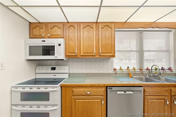 $300,000 | 87 Forest Drive, Jeffersonville, IN 47130