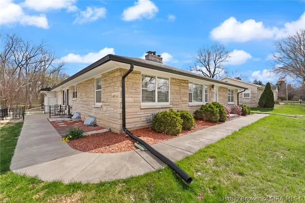 $300,000 | 87 Forest Drive, Jeffersonville, IN 47130
