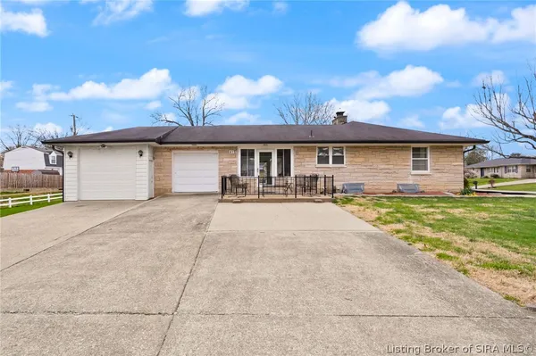 $300,000 | 87 Forest Drive, Jeffersonville, IN 47130