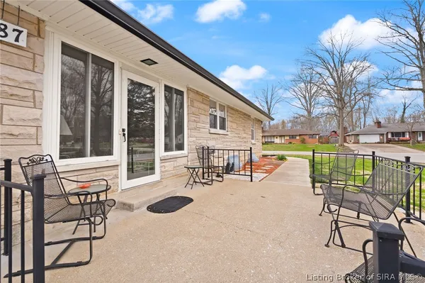 $300,000 | 87 Forest Drive, Jeffersonville, IN 47130