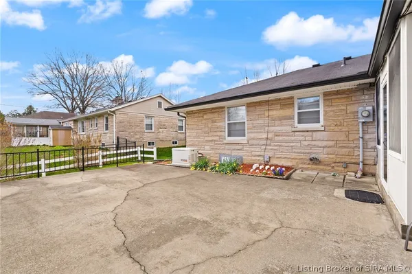 $300,000 | 87 Forest Drive, Jeffersonville, IN 47130