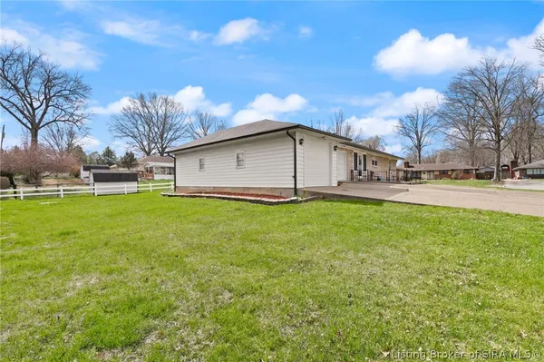 $300,000 | 87 Forest Drive, Jeffersonville, IN 47130