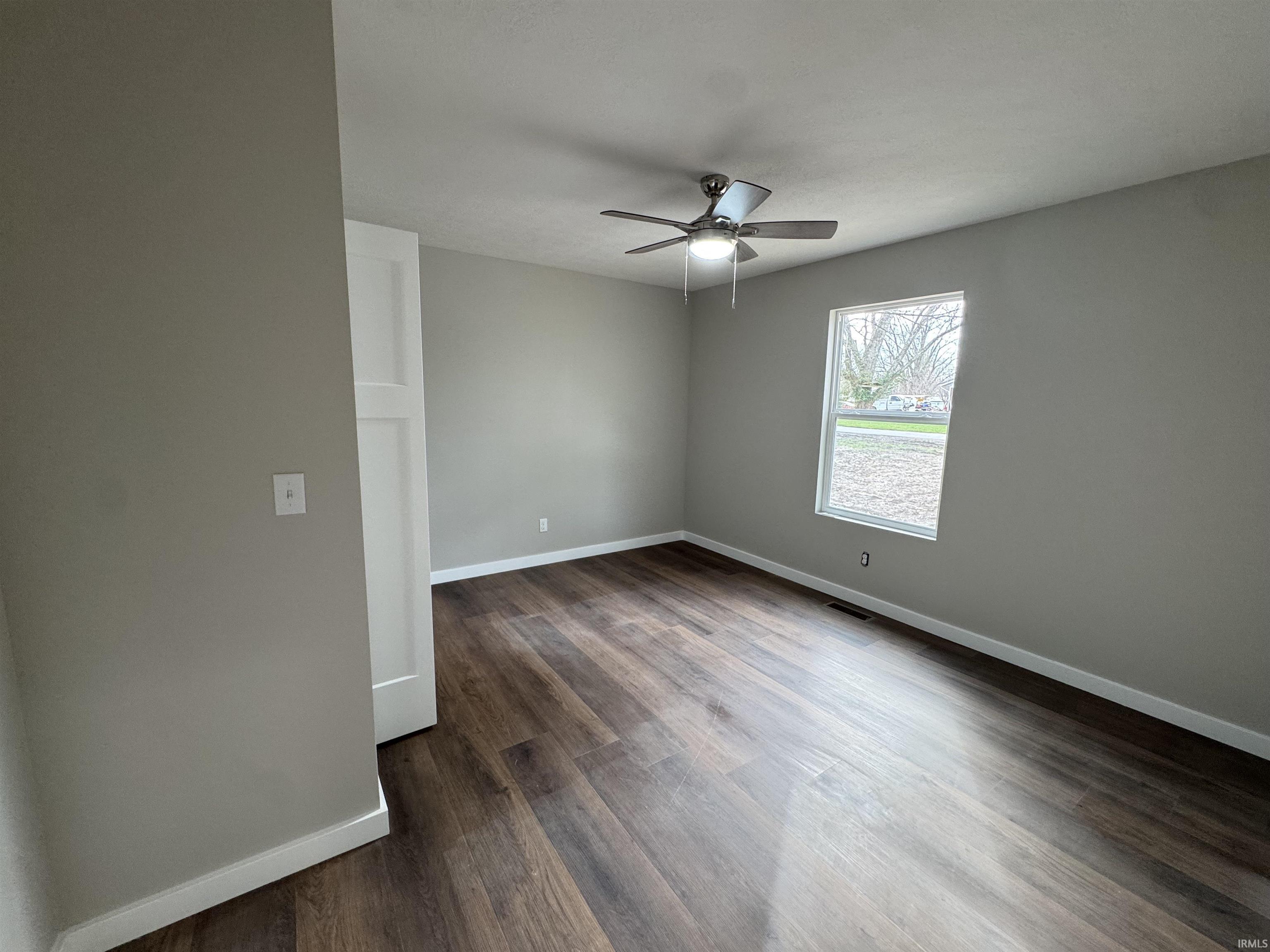 450 Trinton Circle Bedford, IN 47421 - Photo 2 of 15
