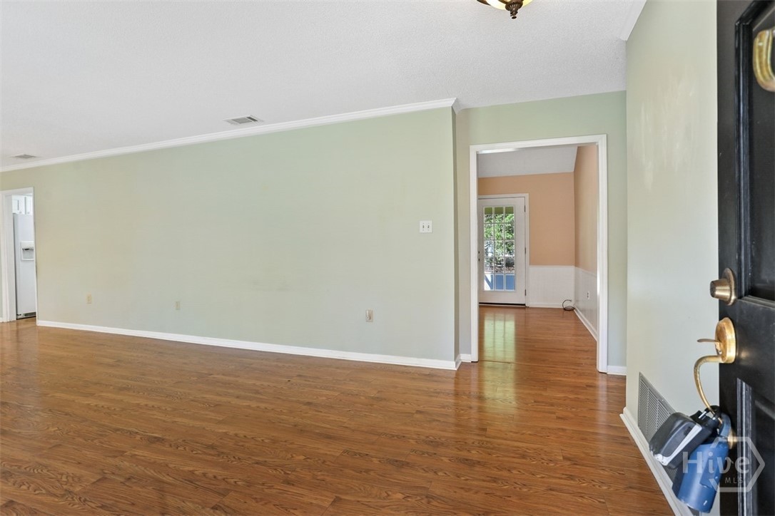 207 Debra Road Savannah, GA 31410 - Photo 4 of 38