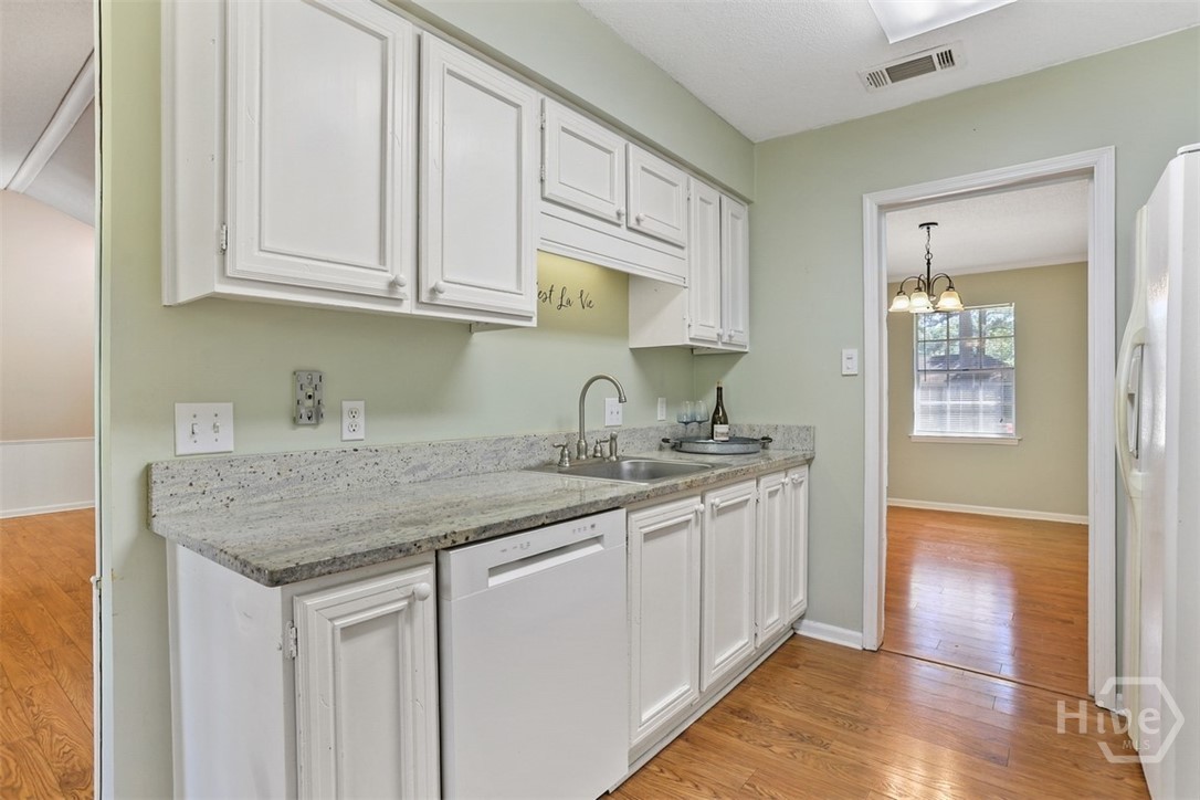 207 Debra Road Savannah, GA 31410 - Photo 9 of 38