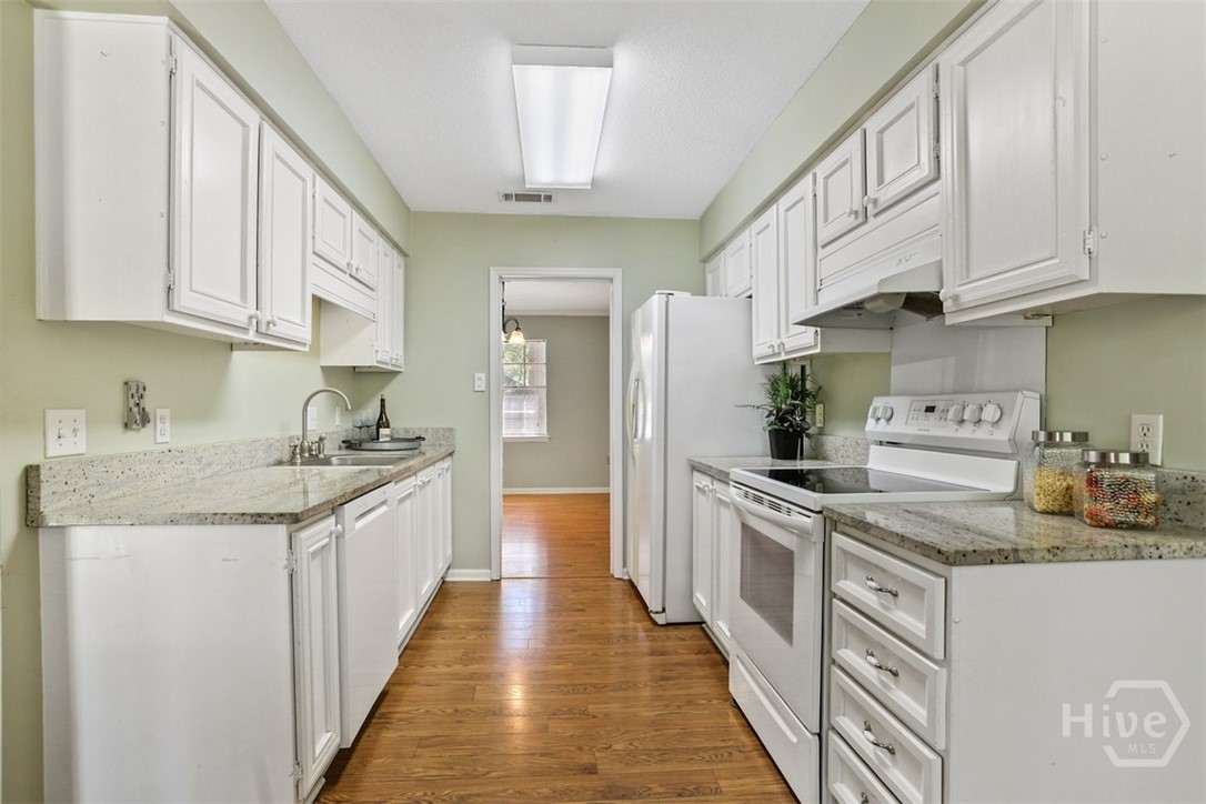 207 Debra Road Savannah, GA 31410 - Photo 10 of 38