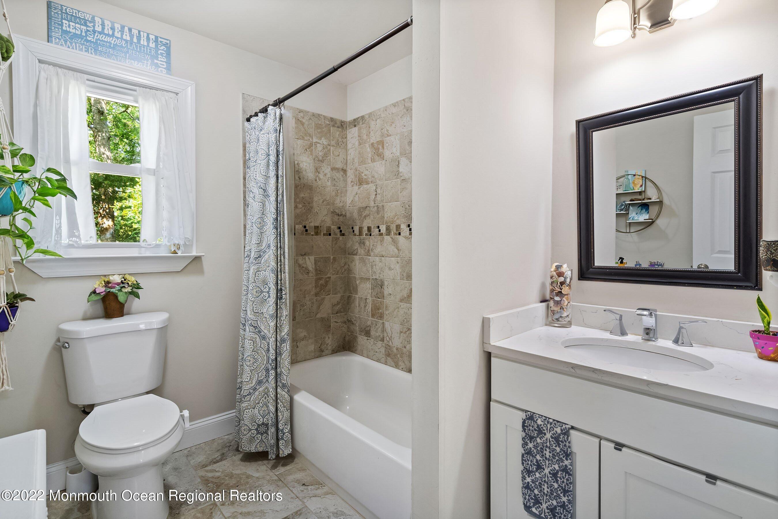 424 Eastern Boulevard Bayville, NJ 08721 - Photo 12 of 24 Bathroom