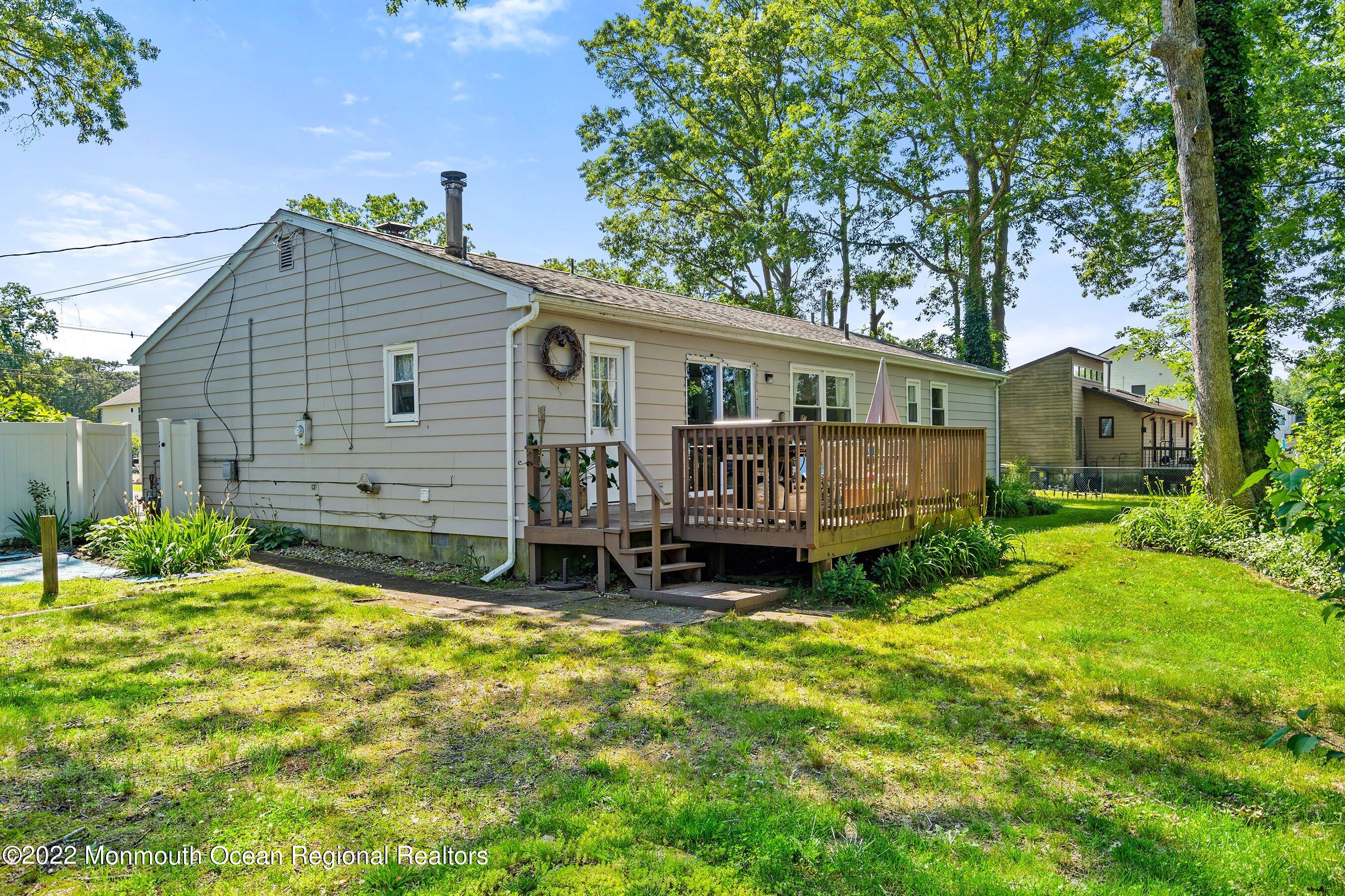 424 Eastern Boulevard Bayville, NJ 08721 - Photo 19 of 24 a view of a house with backyard