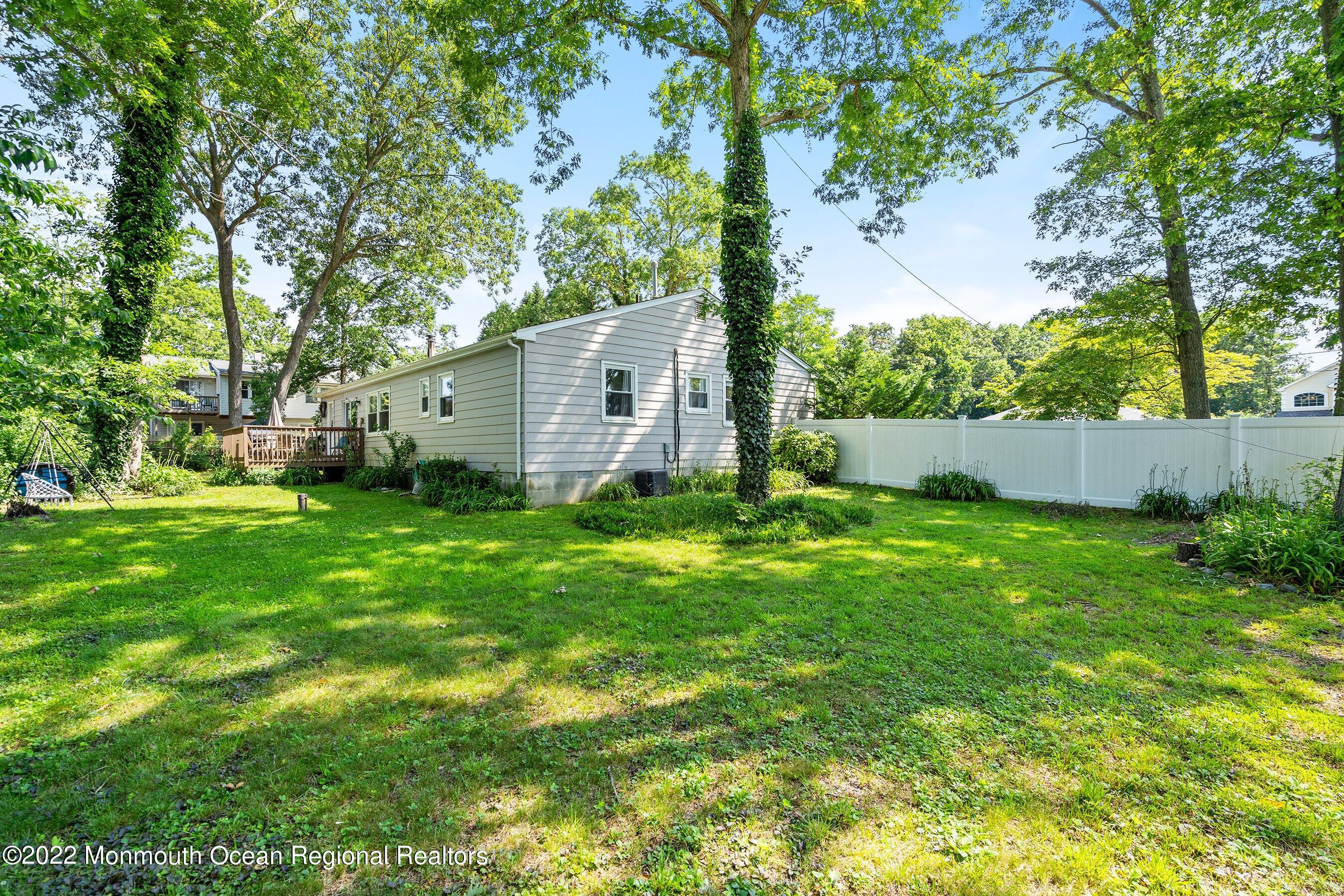 424 Eastern Boulevard Bayville, NJ 08721 - Photo 20 of 24 RearRight.