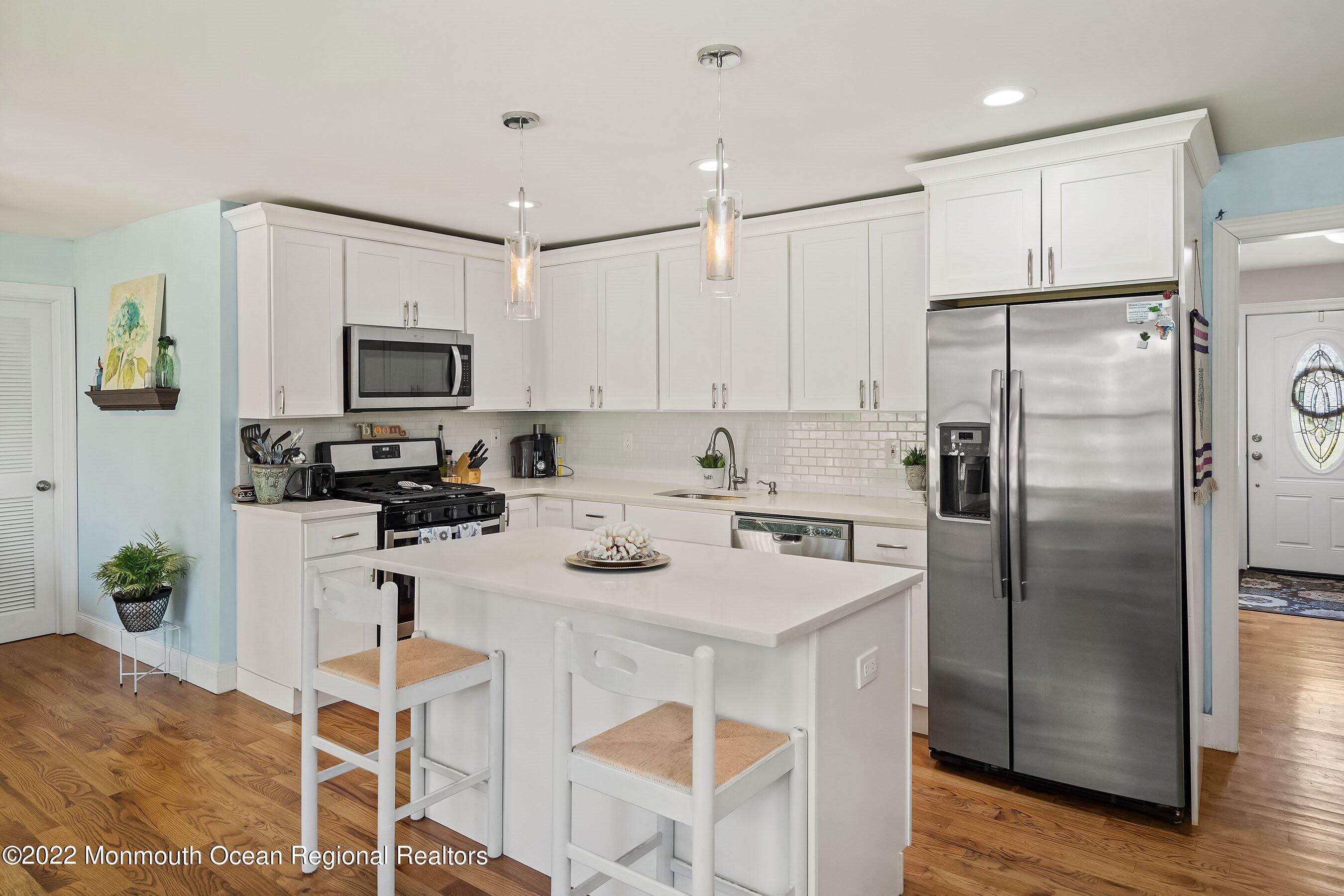 424 Eastern Boulevard Bayville, NJ 08721 - Photo 4 of 24 Kitchen1a.