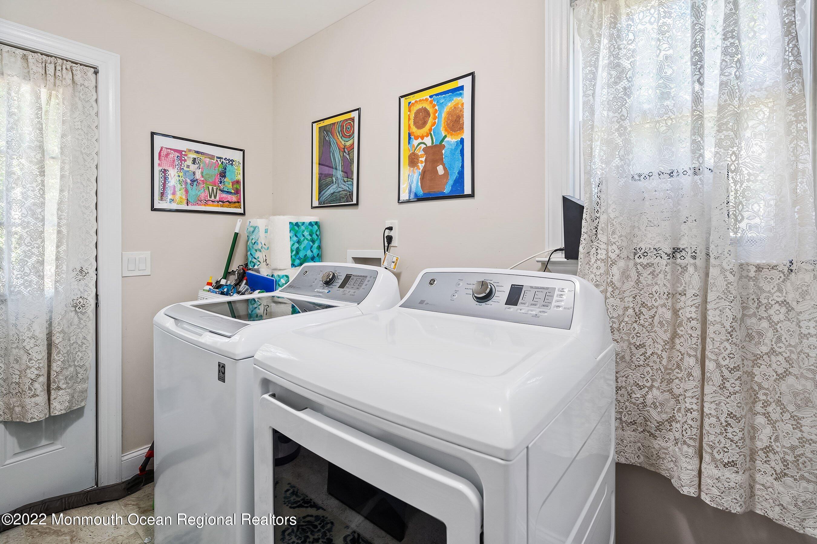 424 Eastern Boulevard Bayville, NJ 08721 - Photo 9 of 24 a utility room with dryer and washer