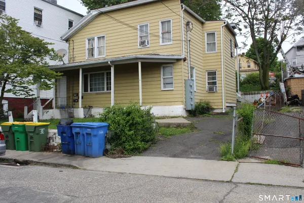 $1,075 | 57 Pemberton Street, Unit 3, Waterbury, CT 06706