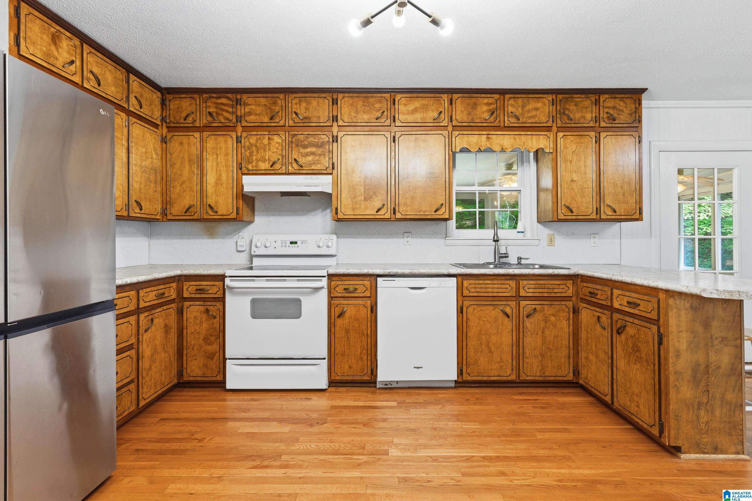 215 Oak Ridge Drive Oneonta, AL 35121 - Photo 13 of 36