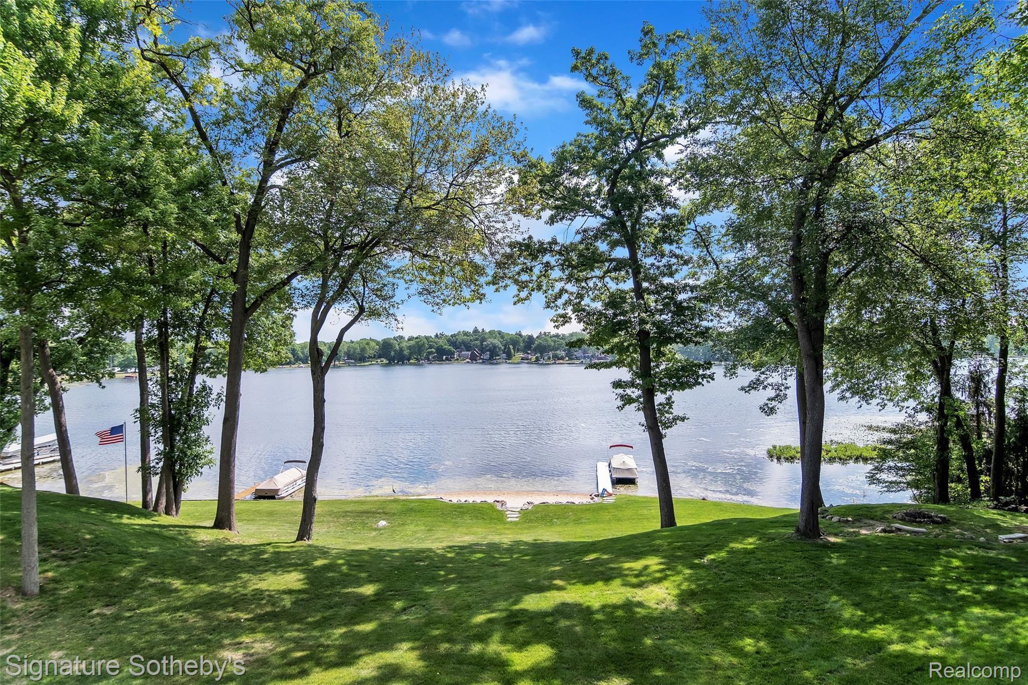 8810 Tipsico Lake Road Holly, MI 48442 - Photo 4 of 66 C369E6E1-BB0F-4773-8539-0CD9C71AE1F9.jpeg