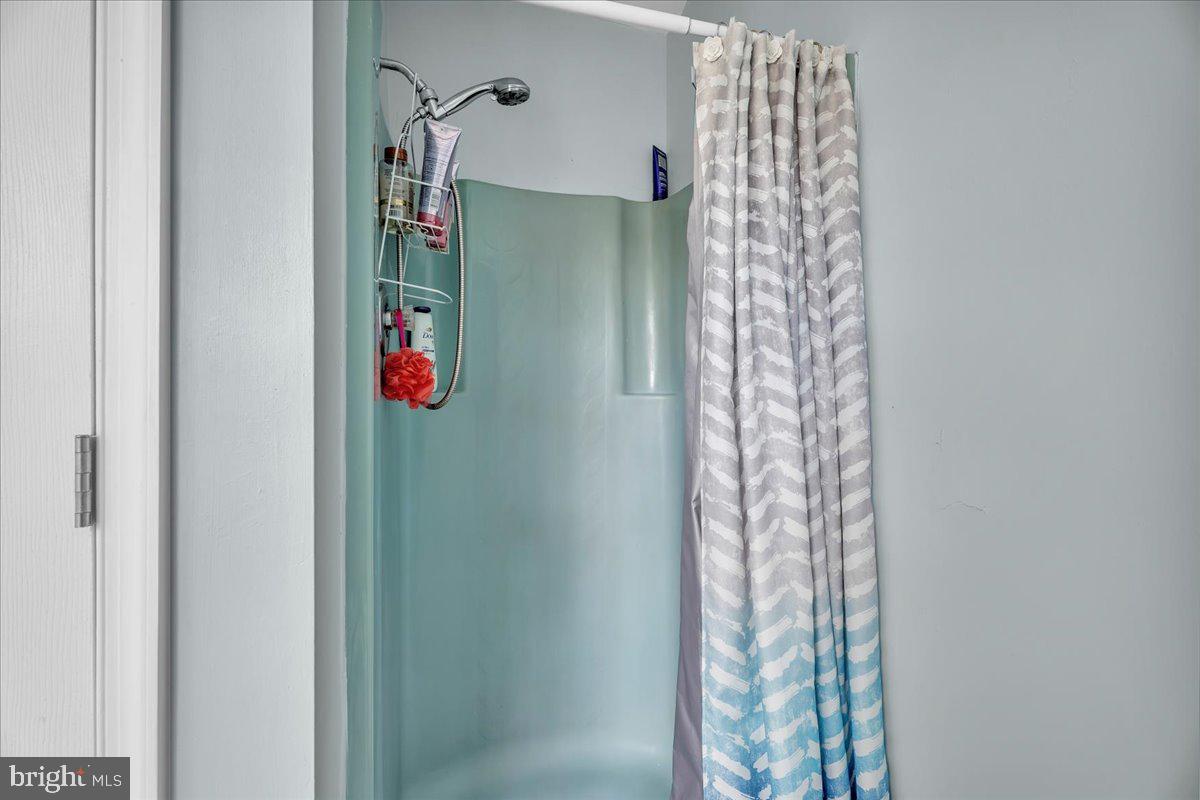 68 Sturbridge Drive Sicklerville, NJ 08081 - Photo 26 of 34 a utility room with dryer and washer