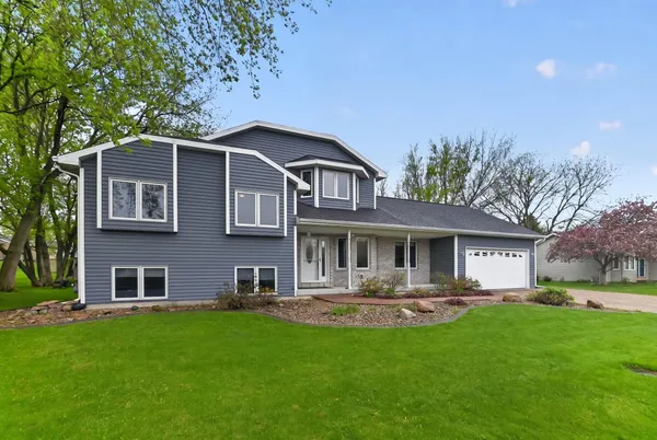 $449,900 | 383 Sunnyview Lane, Marshall, WI 53559