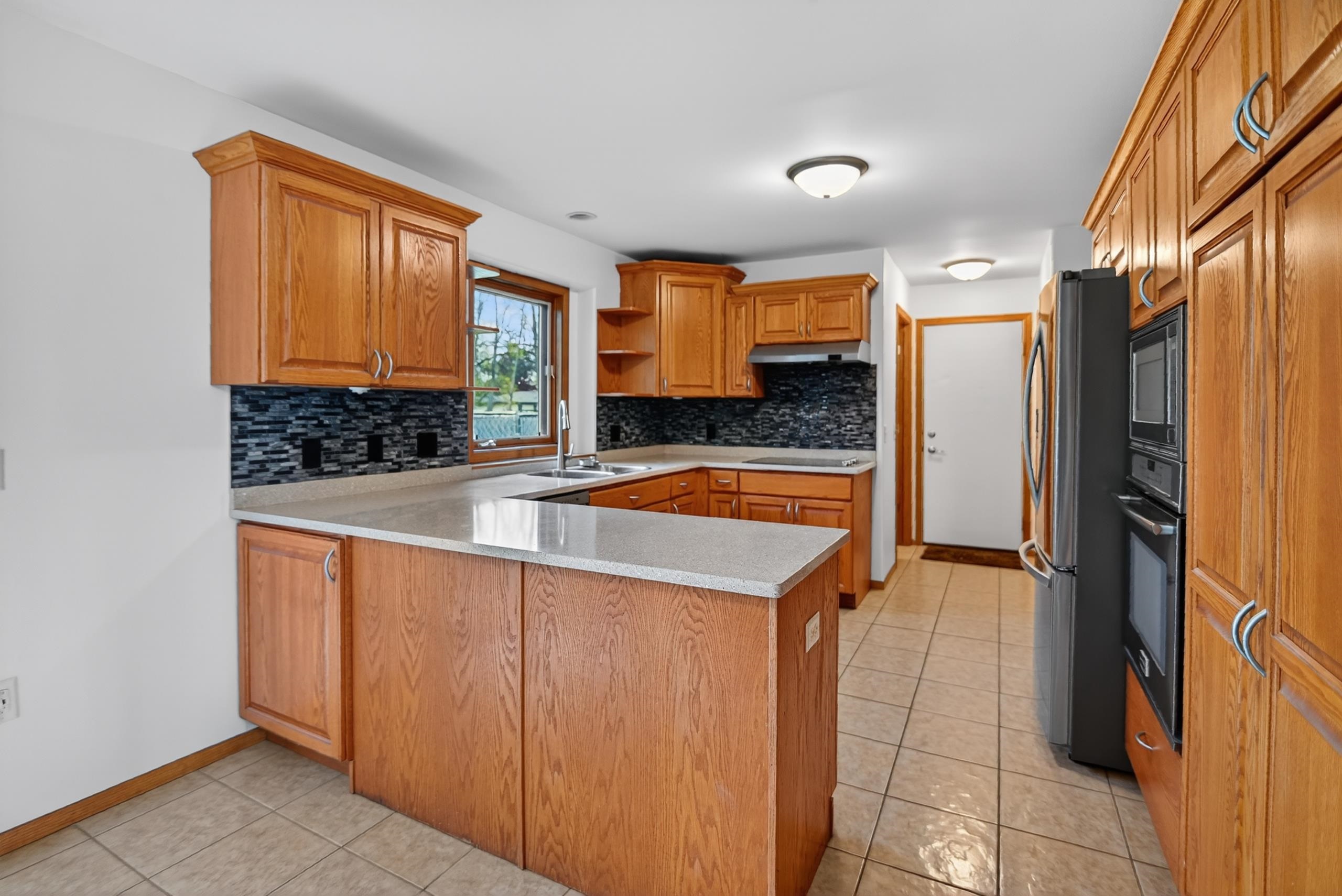 383 Sunnyview Lane Marshall, WI 53559 - Photo 5 of 38