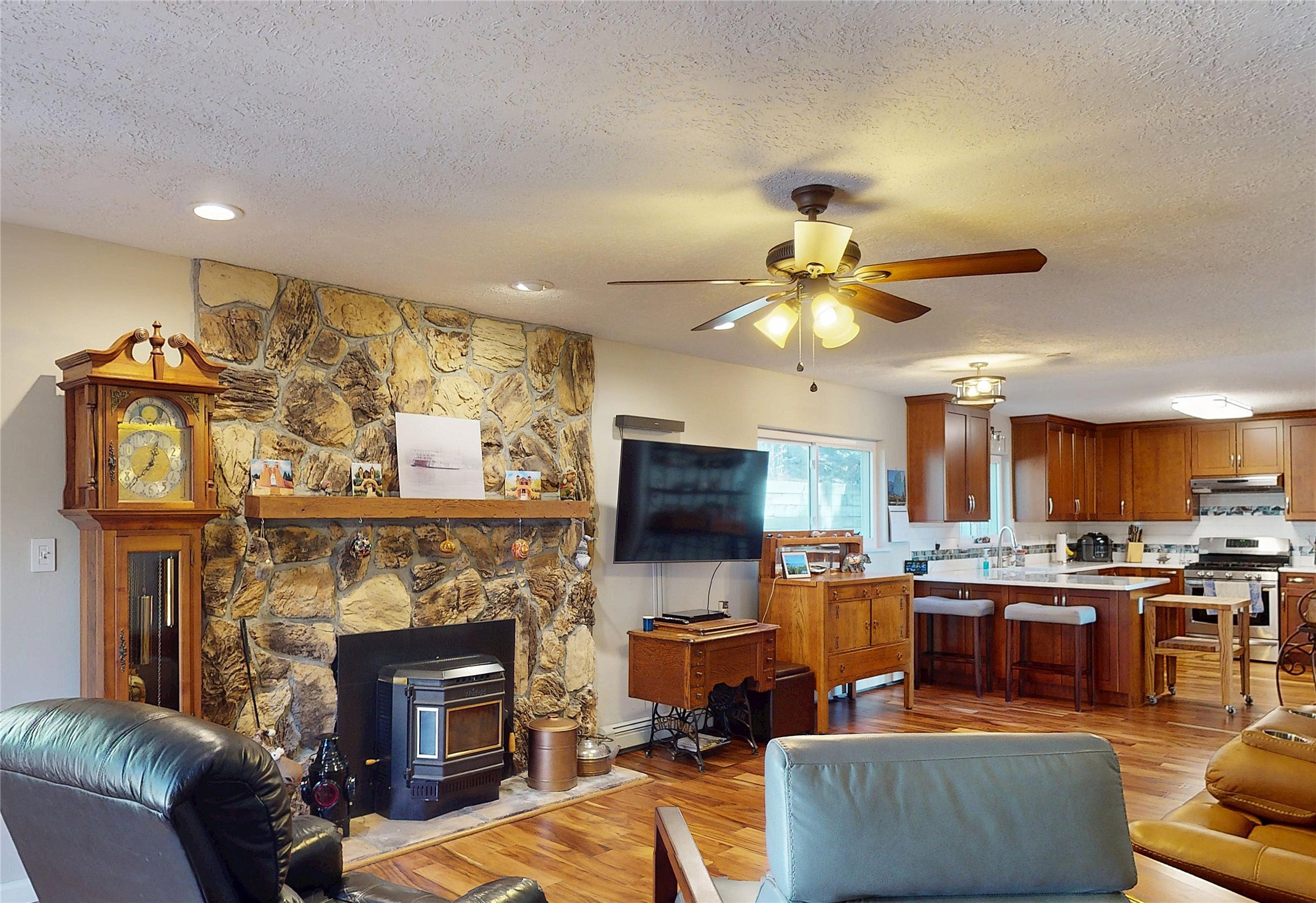 1346 Big Rock Loop Los Alamos, NM 87544 - Photo 16 of 38 Family Room