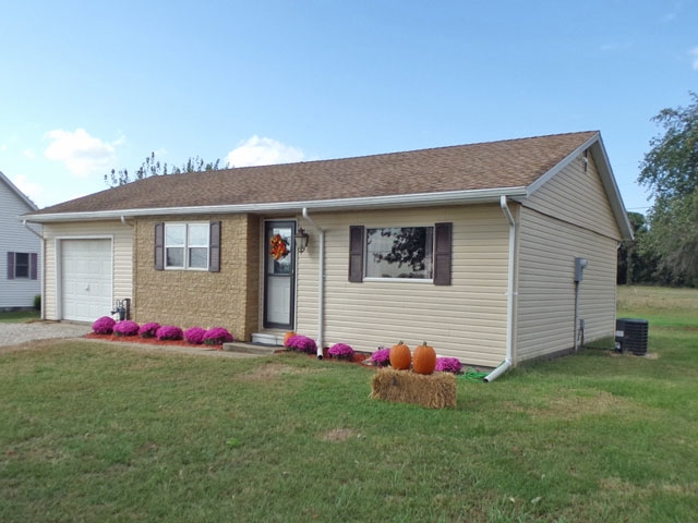 1980 Henry Sievers Road Vincennes, IN 47591 - Photo 1 of 16